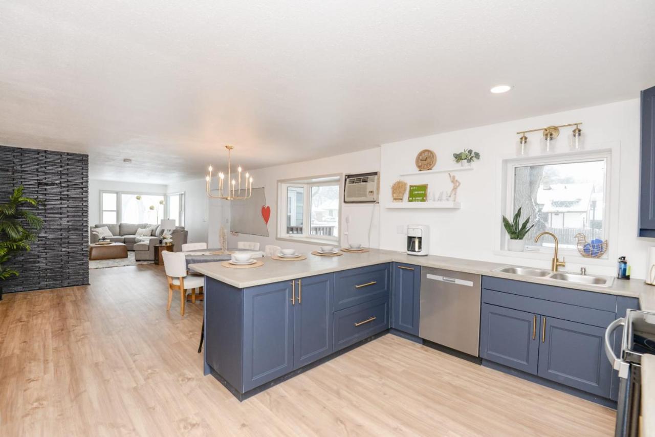 New Remodeled Townhome In Central Fargo Extérieur photo