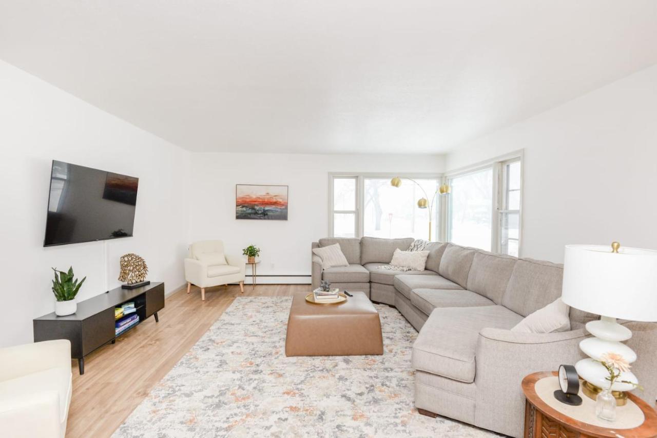 New Remodeled Townhome In Central Fargo Extérieur photo