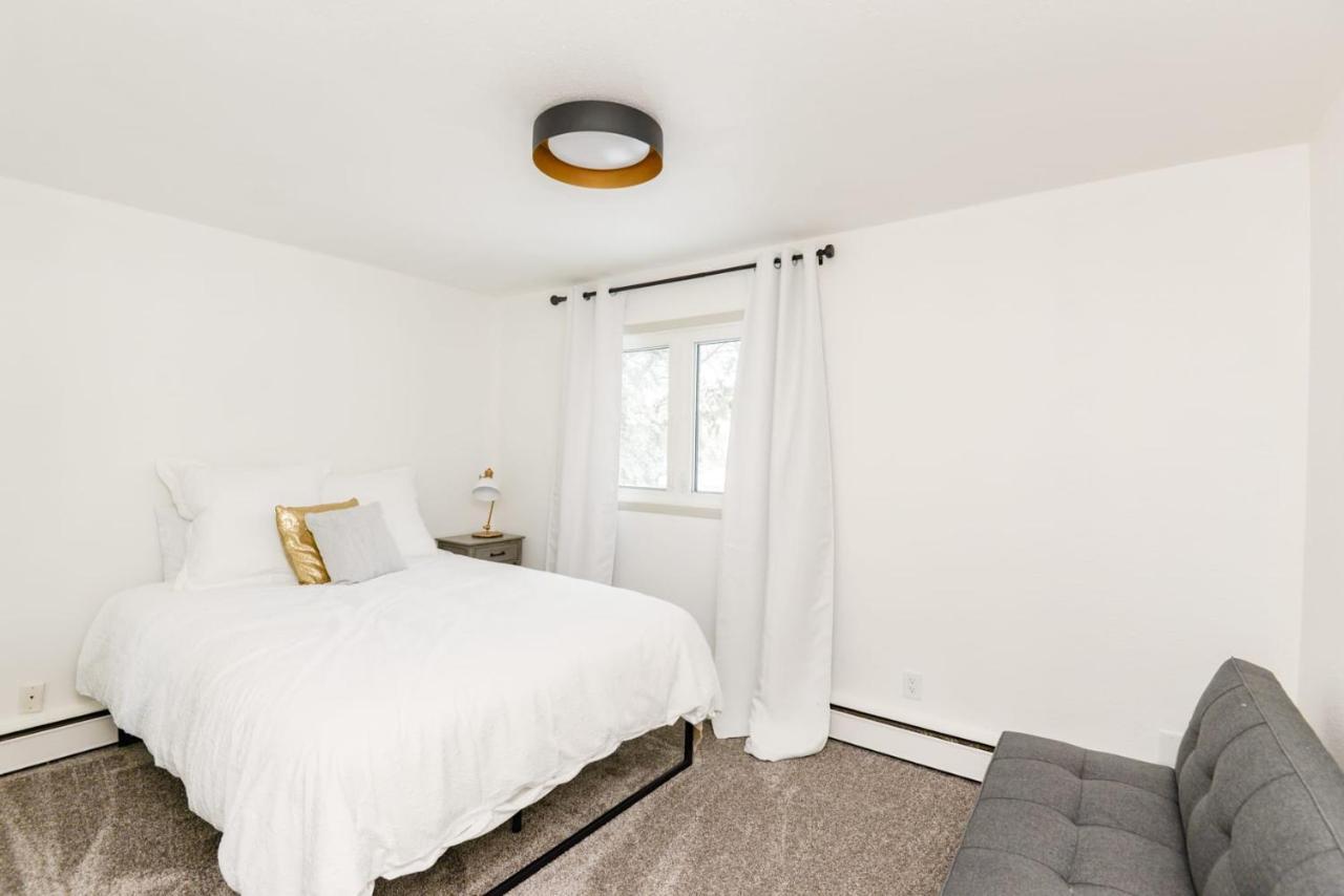 New Remodeled Townhome In Central Fargo Extérieur photo